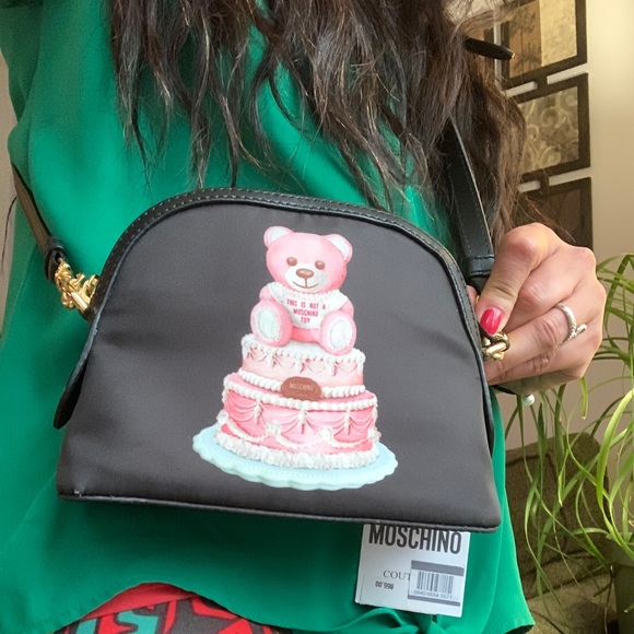 Authentic MOSCHINO leather/texture Teddy Cake zip Crosby - Picture 3 of 16